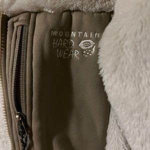 Mountain hardwares jacket